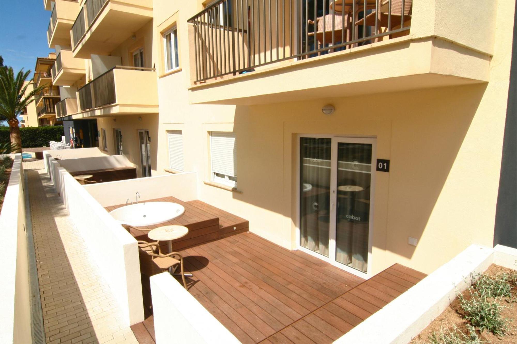 Cabot Tres Torres Apartment