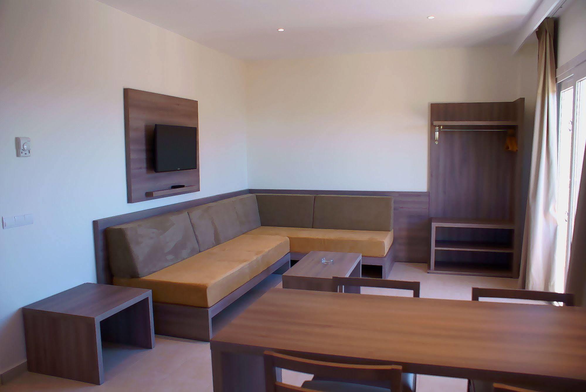 Cabot Tres Torres Apartment